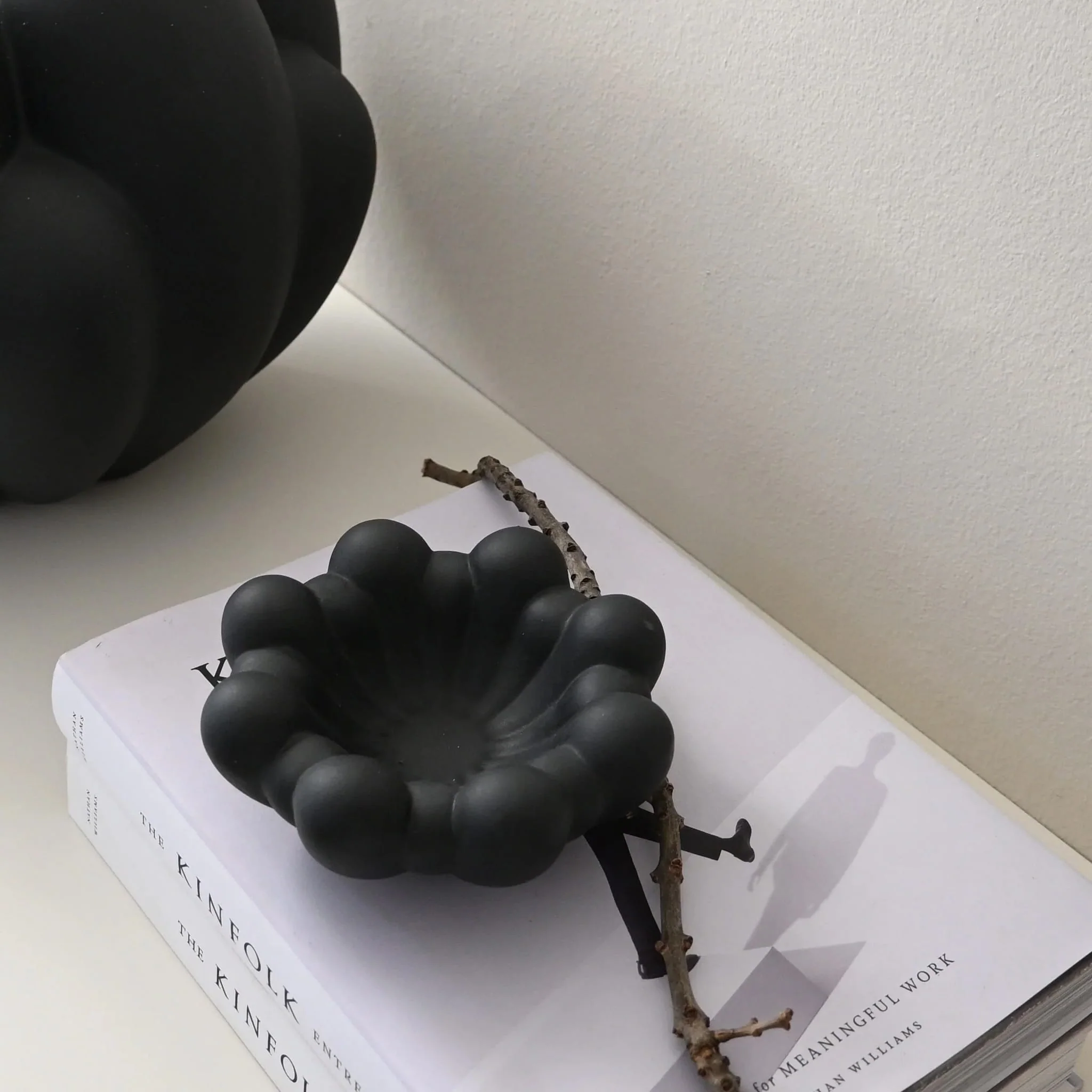 101 COPENHAGEN Bloom Tray Mini, D15.5cm, Black - Image 3