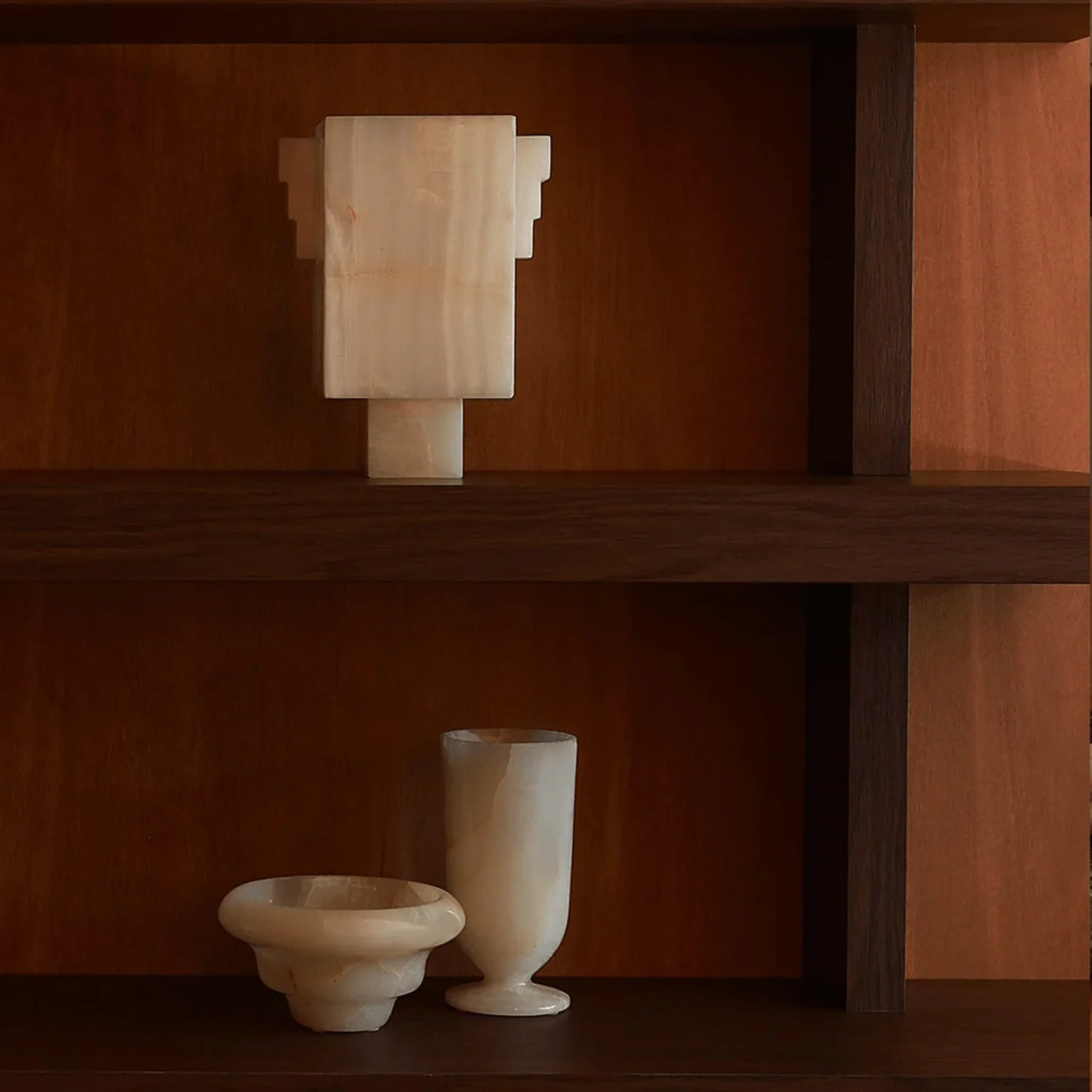 BLACK BLAZE Trunk Vase Wing, White Onyx - Image 2
