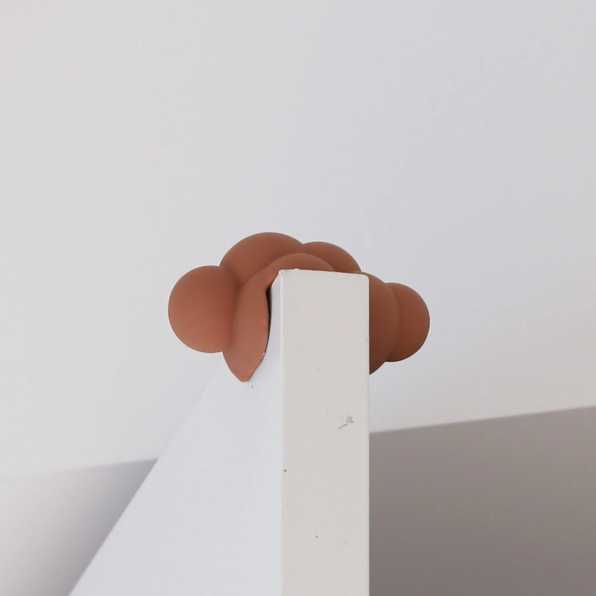 DESIGNSTUFF CUBI Cloud Door Stop, Camel