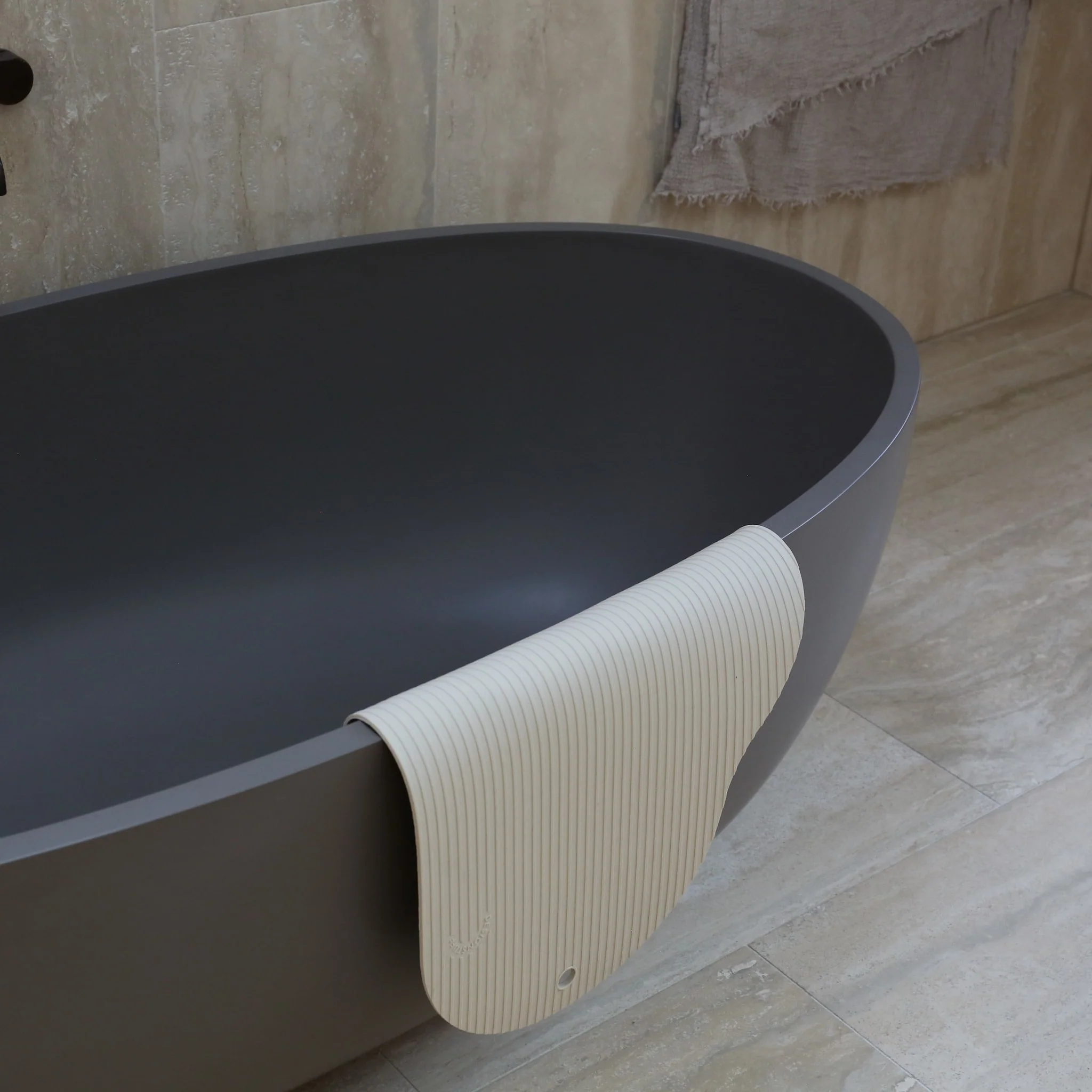 DESIGNSTUFF CURV Silicone Non-Slip Bath Mat, Sand - Image 4