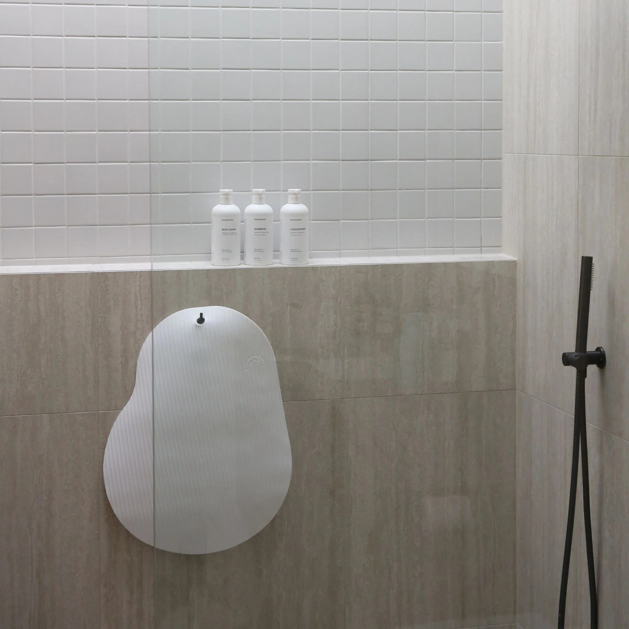 DESIGNSTUFF CURV Silicone Non-Slip Bath Mat, White - Image 4