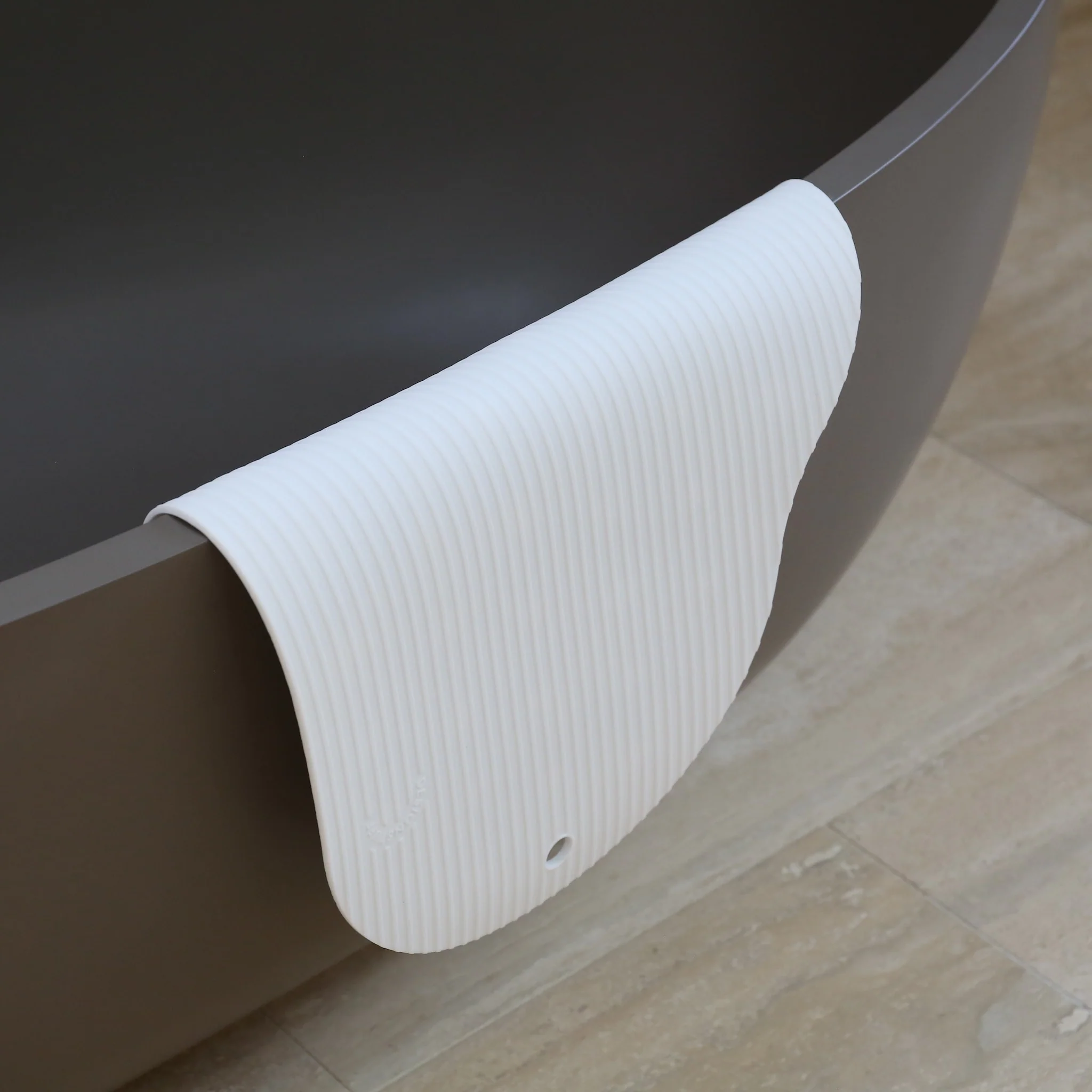 DESIGNSTUFF CURV Silicone Non-Slip Bath Mat, White - Image 7