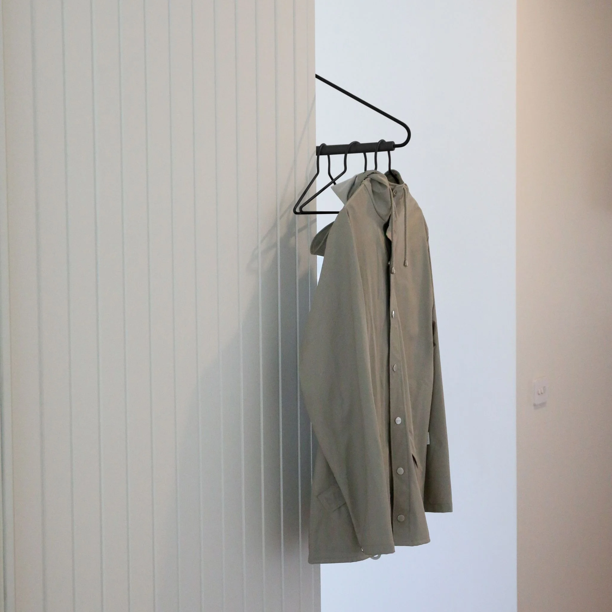 DESIGNSTUFF Curve Clothes Rack, Black