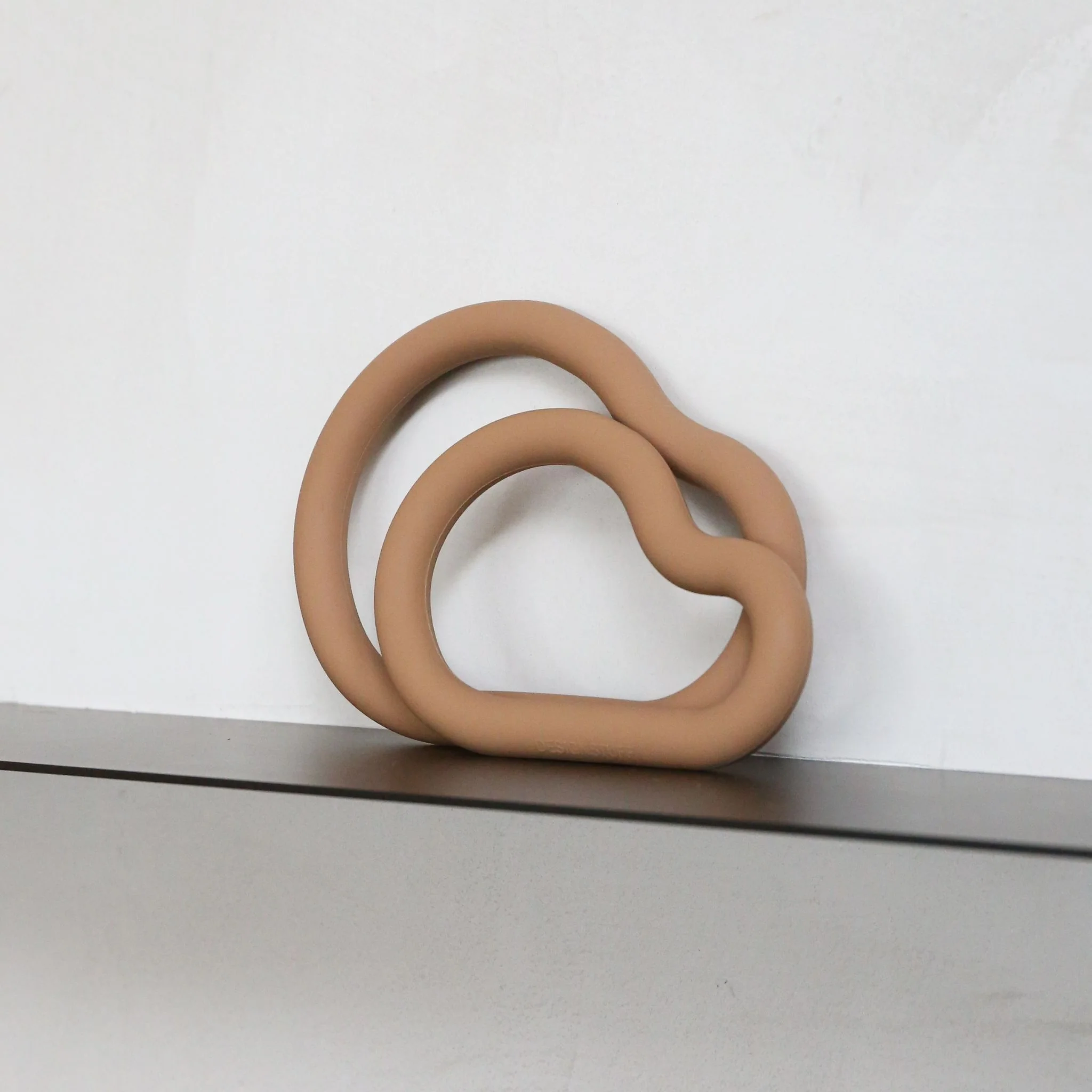 DESIGNSTUFF RUND Curve Silicone Trivet, Camel - Image 6