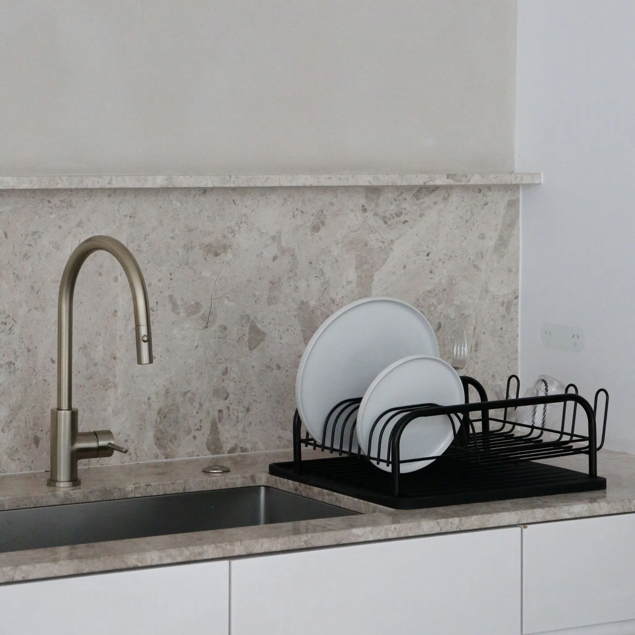 PRE-ORDER │ DESIGNSTUFF DRIP Curve Dish Rack, Black - Image 3