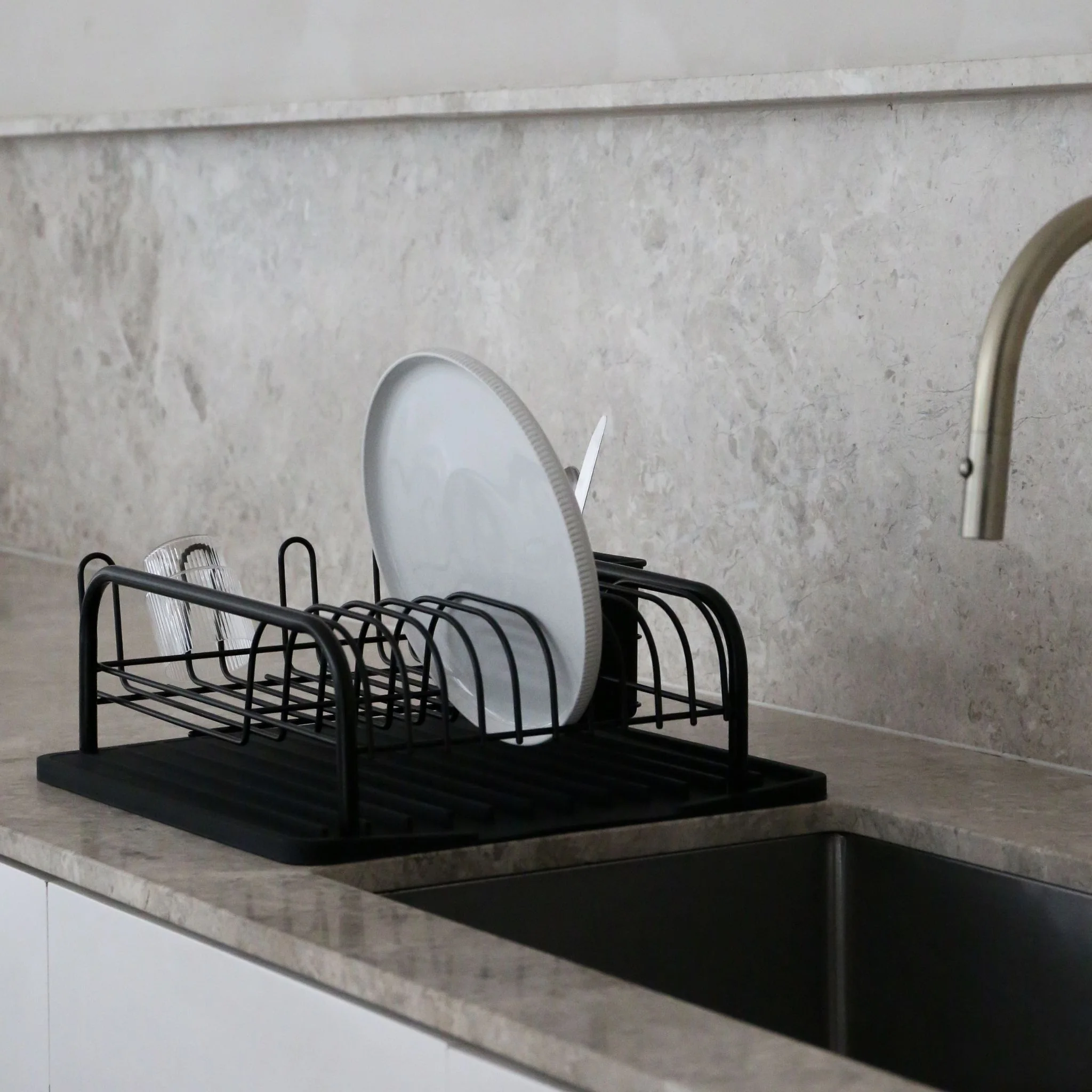 PRE-ORDER │ DESIGNSTUFF DRIP Curve Dish Rack, Black - Image 5