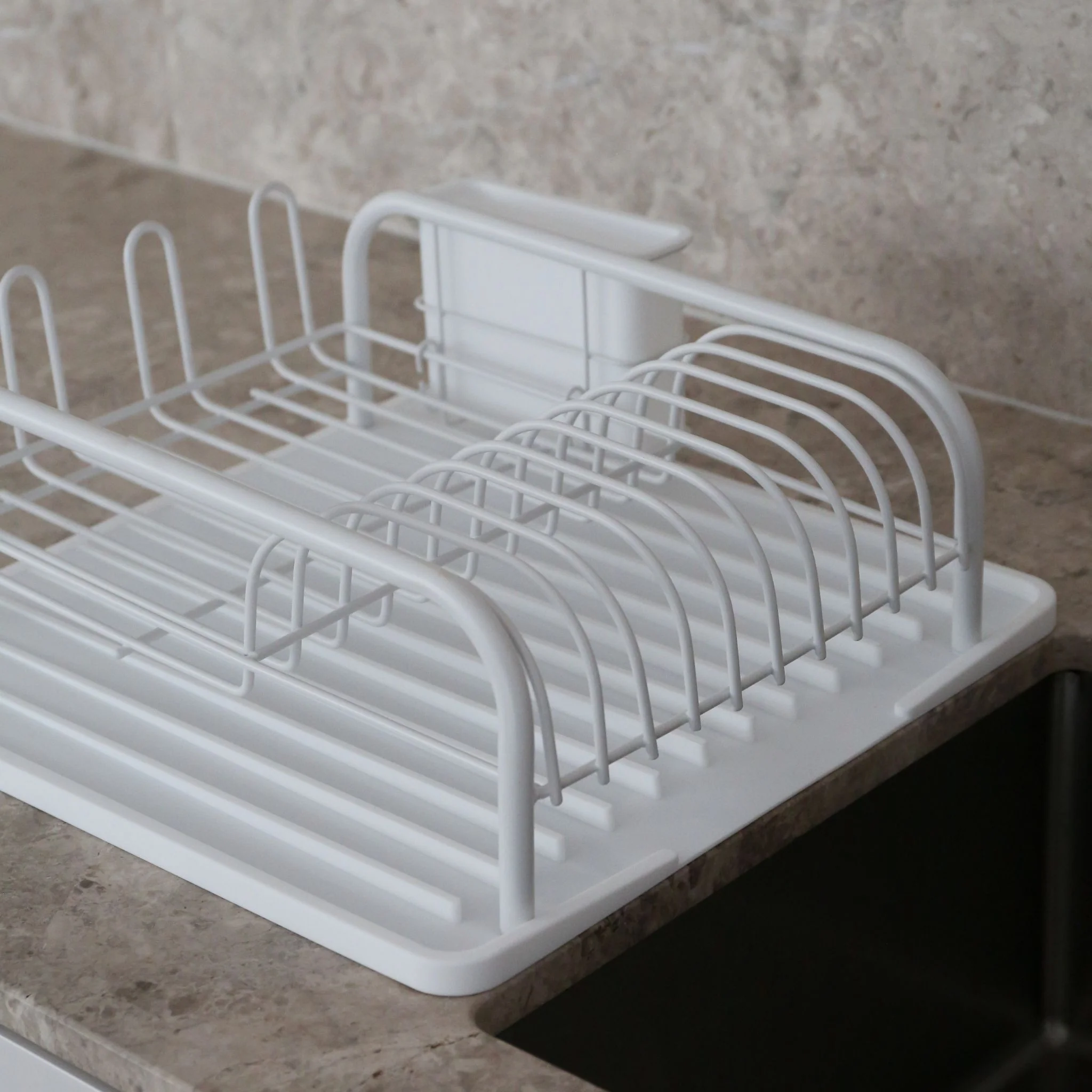 PRE-ORDER │ DESIGNSTUFF DRIP Curve Dish Rack, White - Image 4