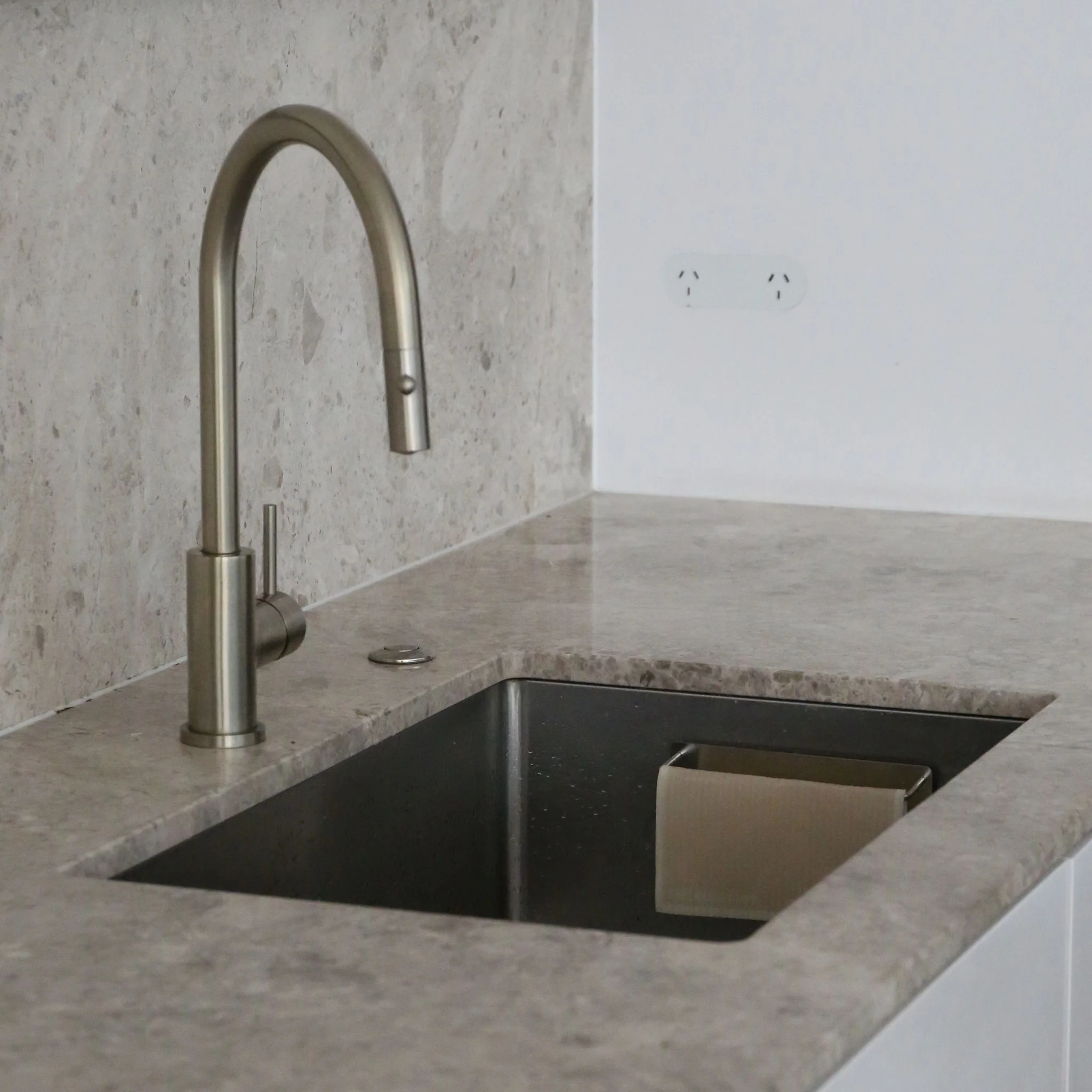 DESIGNSTUFF DRIP Dish Cloth Holder, Brushed Steel - Image 2