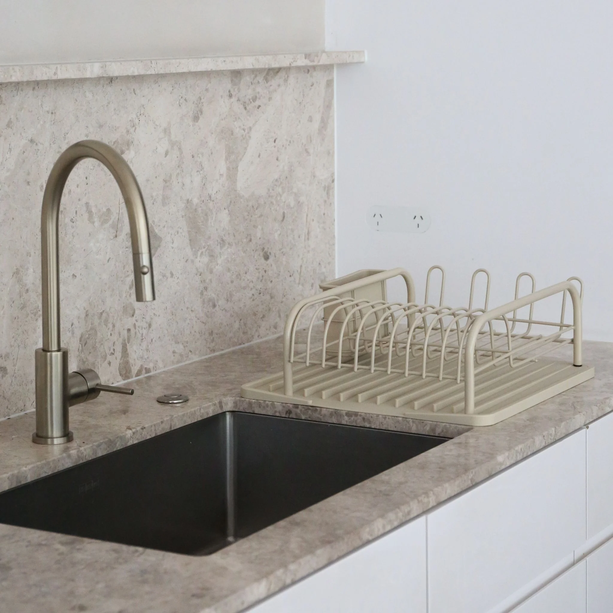 PRE-ORDER │ DESIGNSTUFF DRIP Curve Dish Rack, Sand - Image 5