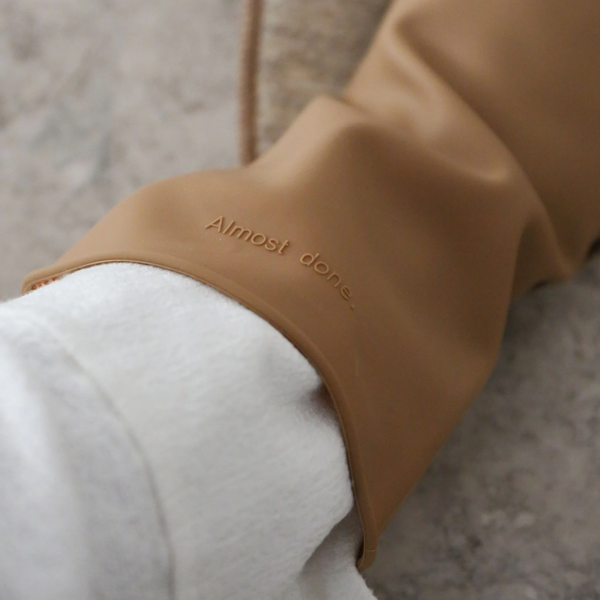 DESIGNSTUFF ETTA Silicone Dish Gloves, Size S/M, Camel - Image 3