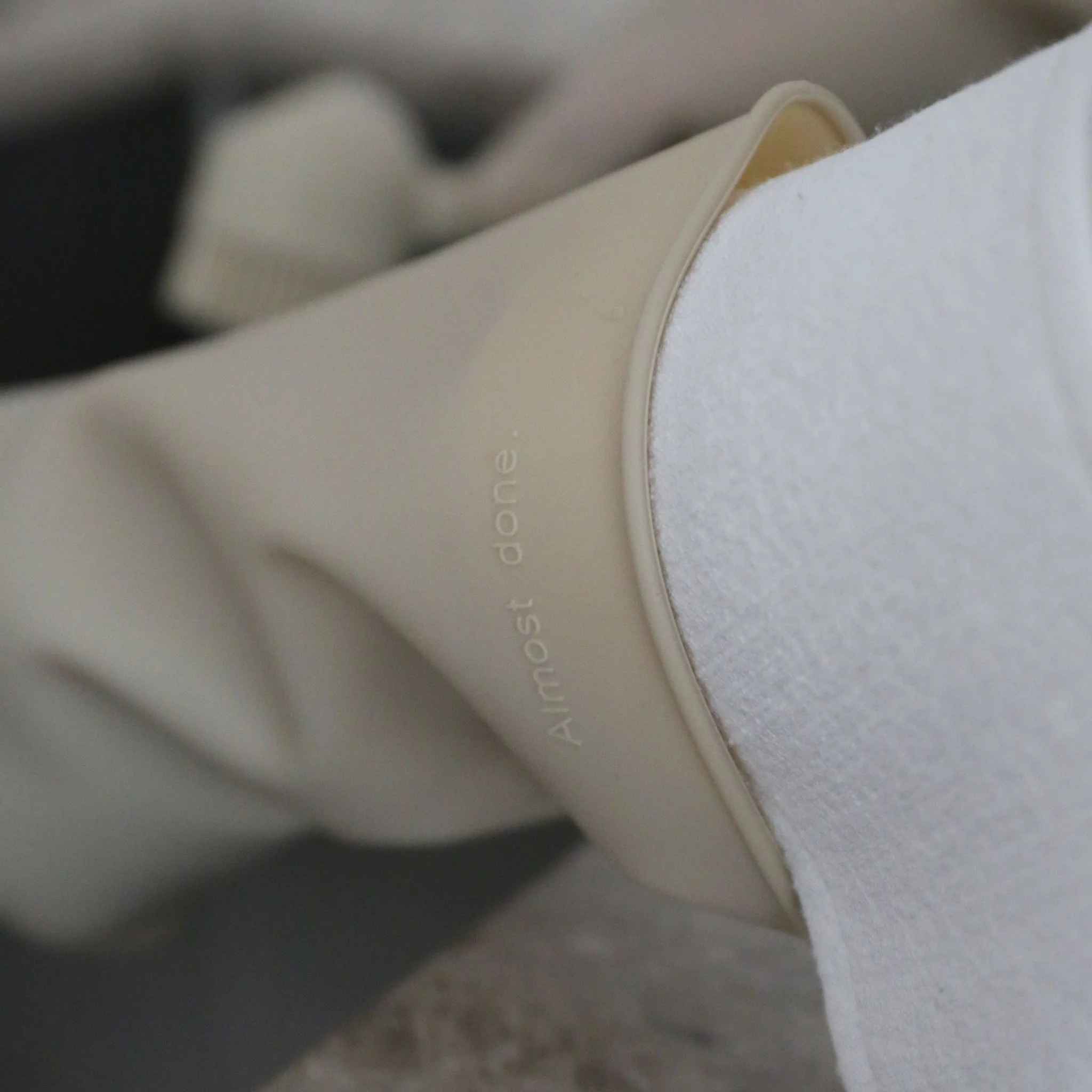 DESIGNSTUFF ETTA Silicone Dish Gloves, Size S/M,  Sand - Image 3