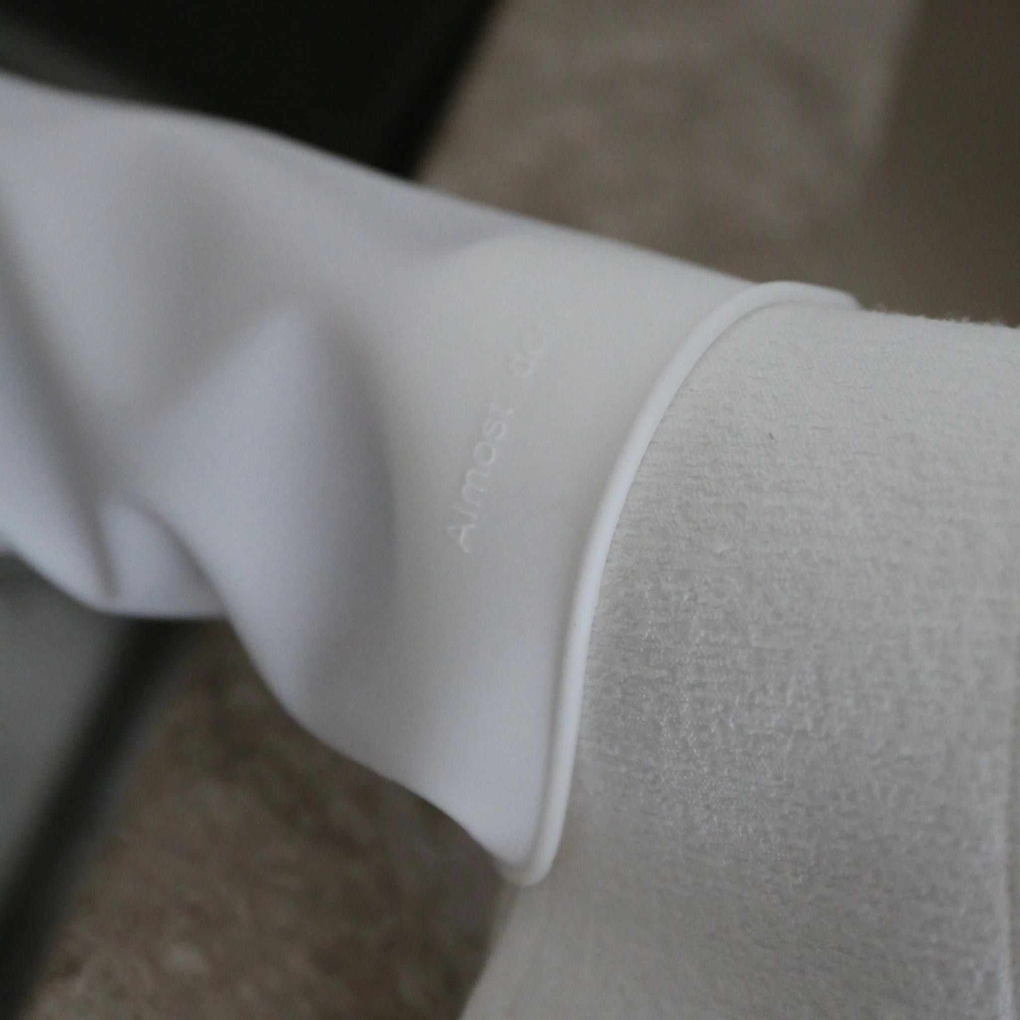 DESIGNSTUFF ETTA Silicone Dish Gloves, Size S/M, White - Image 3
