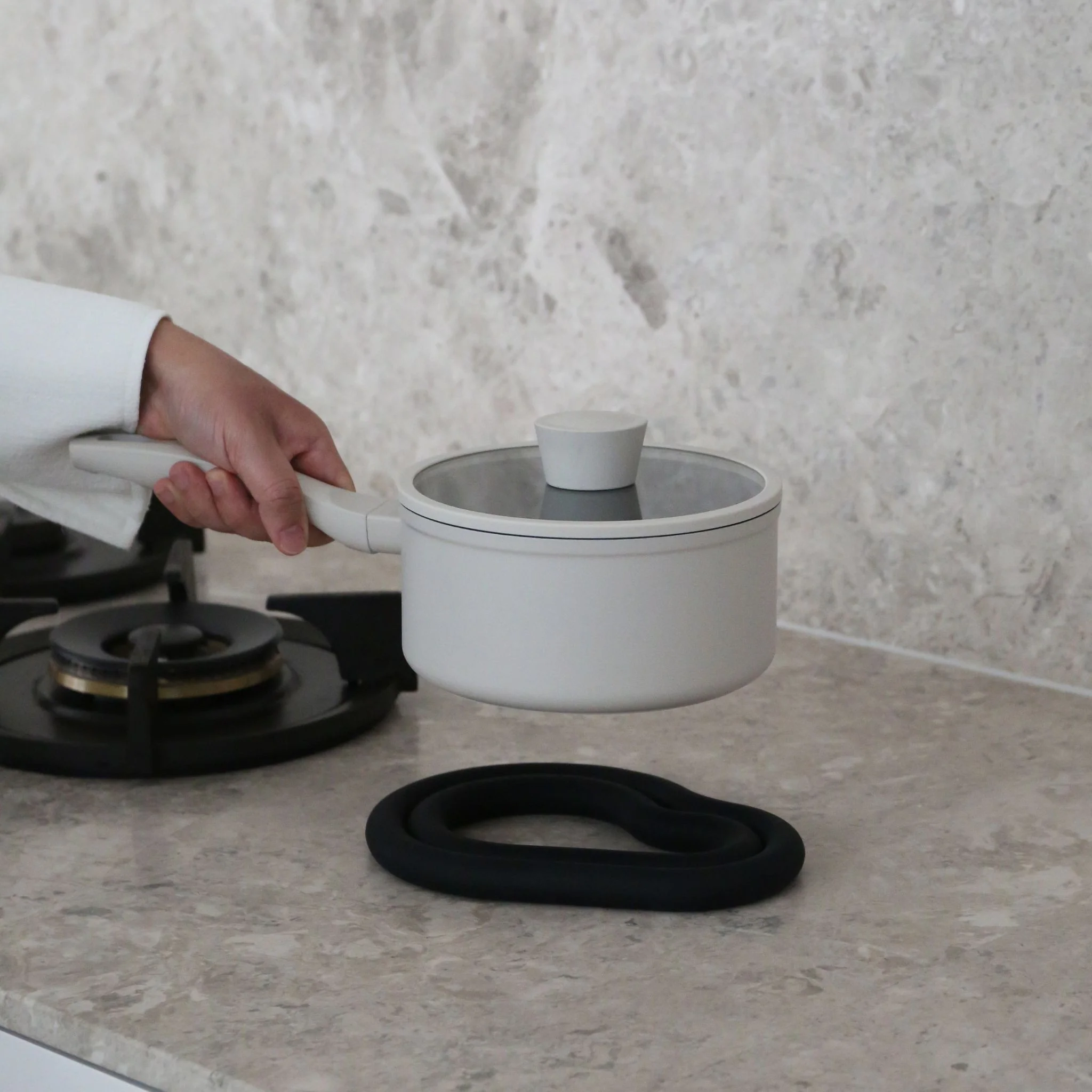 DESIGNSTUFF RUND Curve Silicone Trivet, Black - Image 3