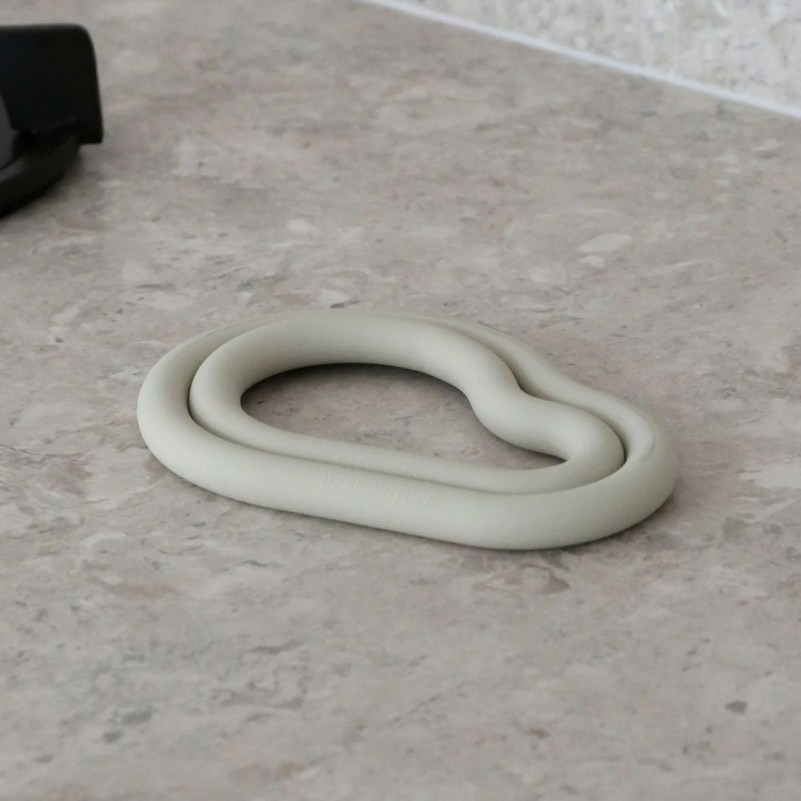 DESIGNSTUFF RUND Curve Silicone Trivet, Sand - Image 3