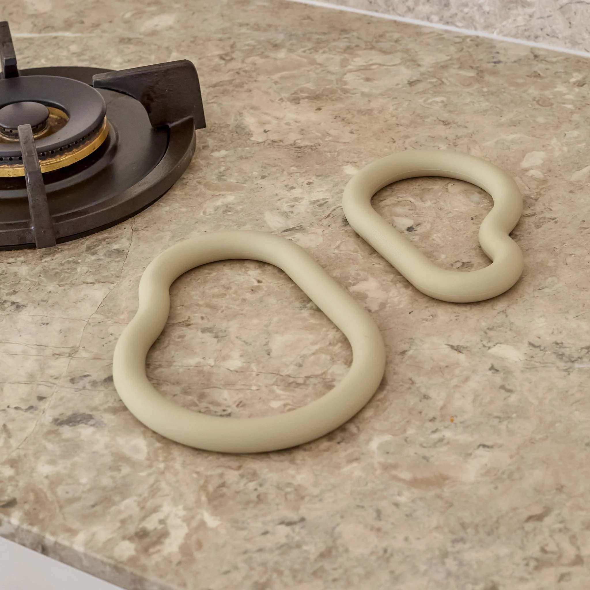 DESIGNSTUFF RUND Curve Silicone Trivet, Sand - Image 8