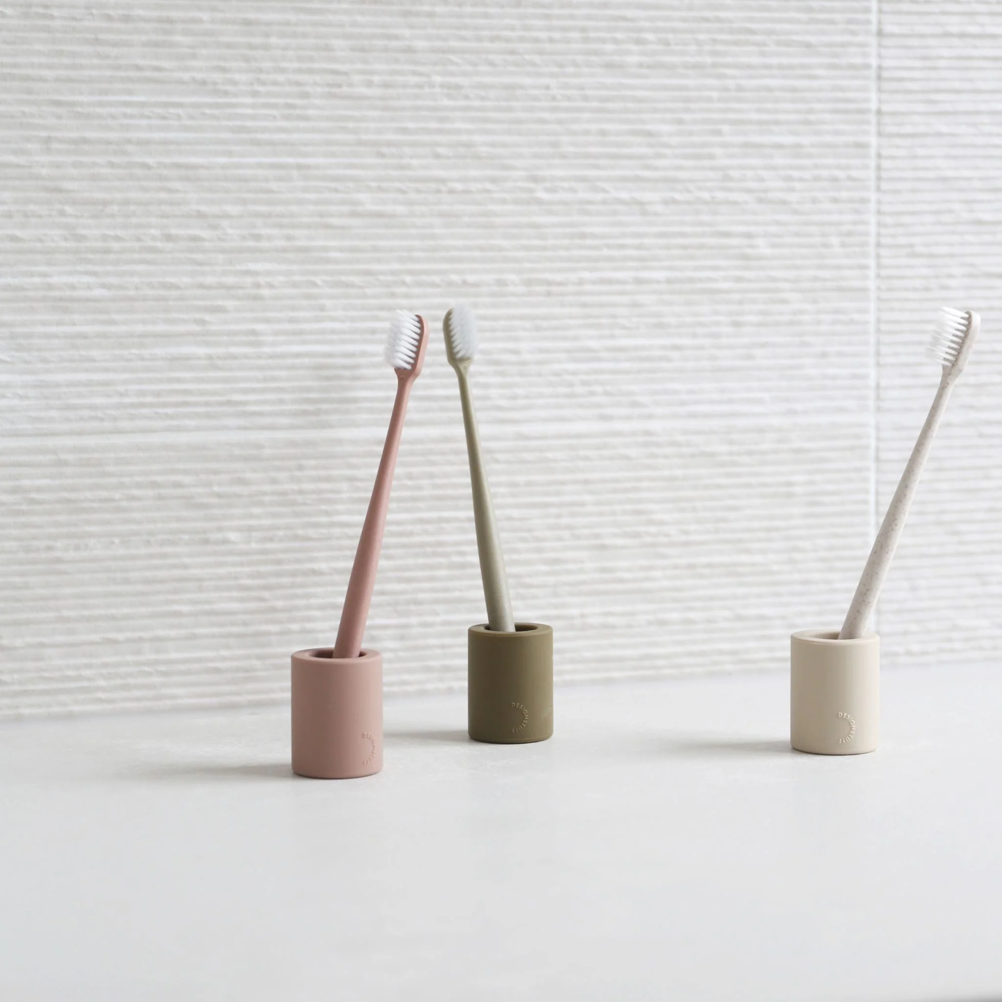 DESIGNSTUFF Toothbrush Holder, Black - Image 2