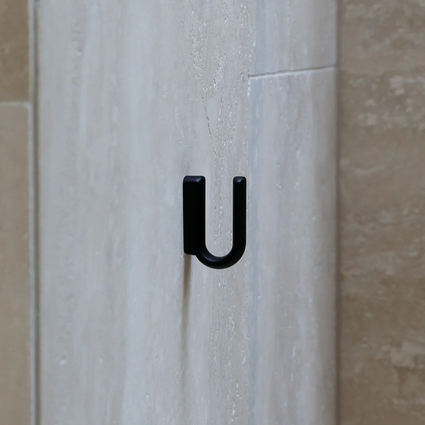DESIGNSTUFF FORMA U-Curve Hook, Black
