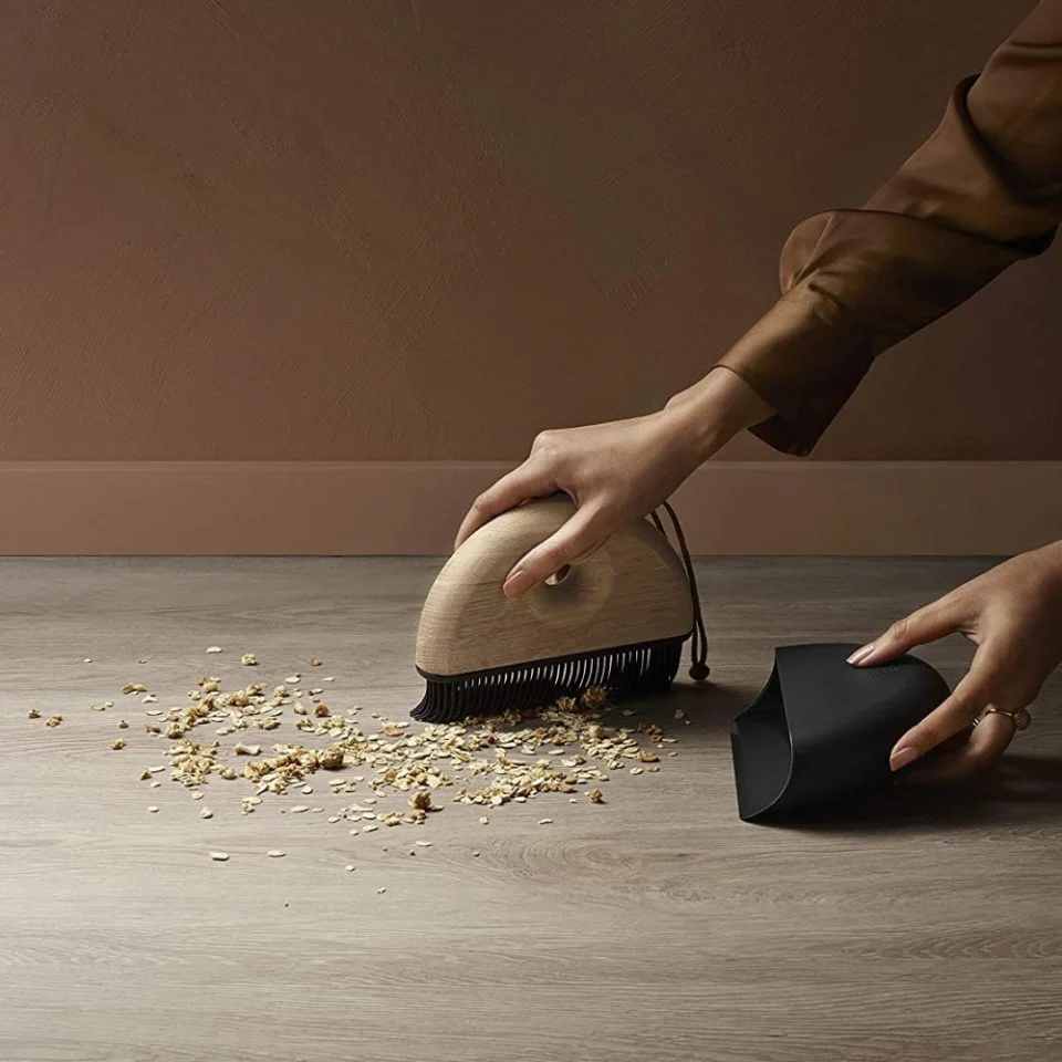 EVA SOLO Sweep Table Dustpan & Brush Set - Image 2