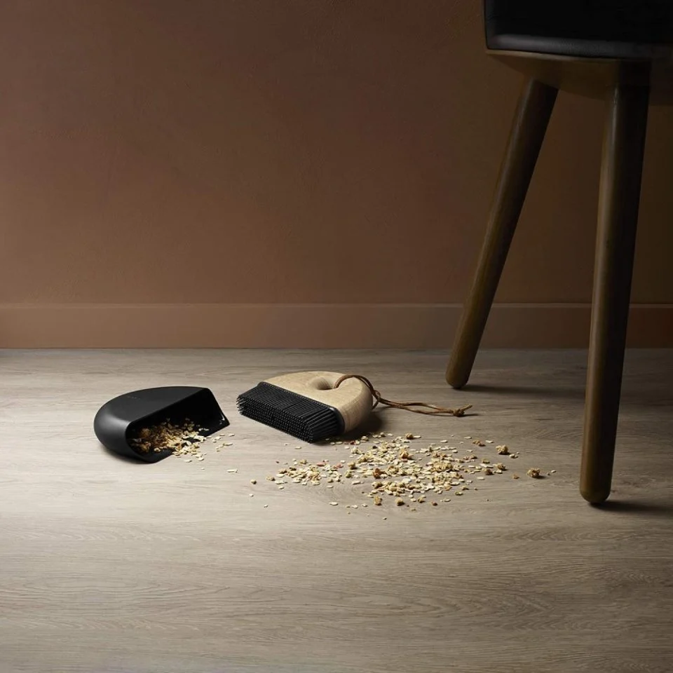 EVA SOLO Sweep Table Dustpan & Brush Set - Image 3