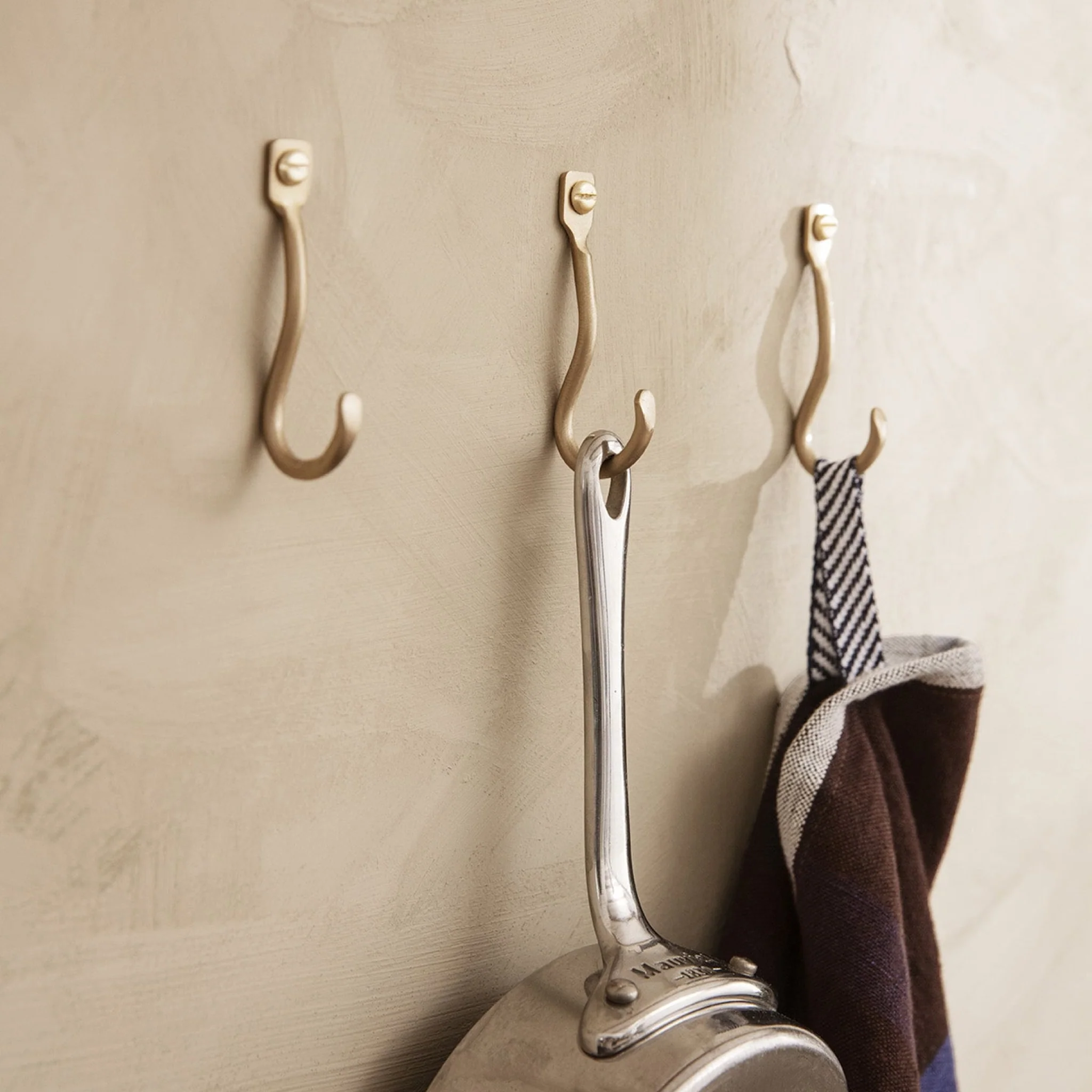 FERM LIVING Curvature Hooks, Brass (Set of 3) - Image 2