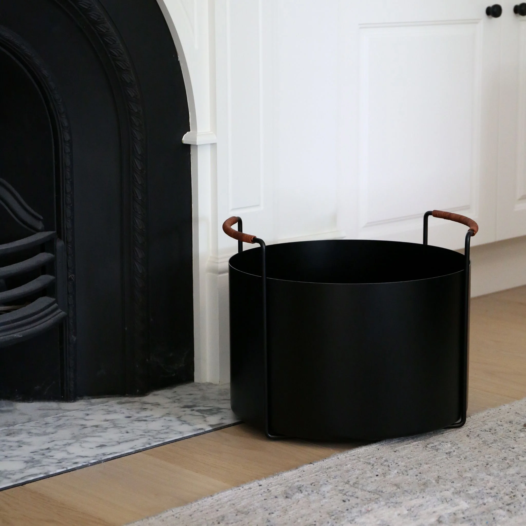 FERM LIVING Port Firewood Bucket, Black