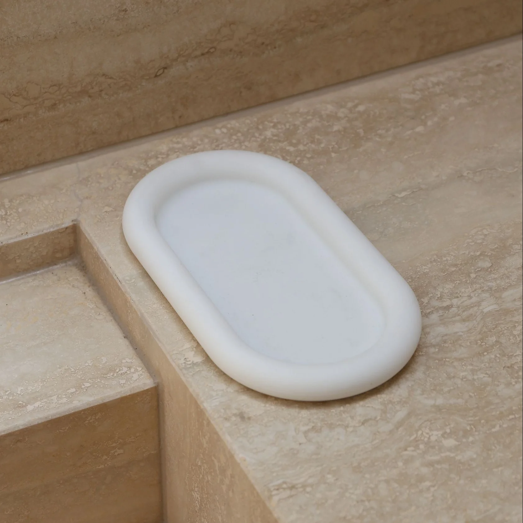 DESIGNSTUFF RUND Bubble Silicone Tray, 22cm, White - Image 2