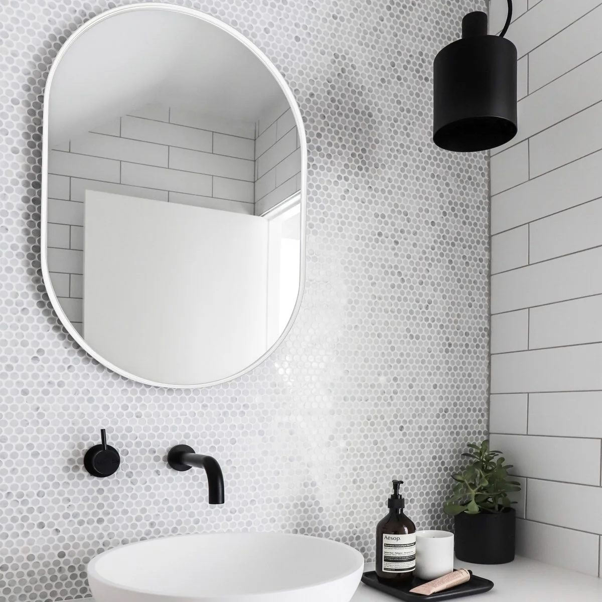 MIDDLE OF NOWHERE Bjorn Oval Mirror, White, 50x75cm