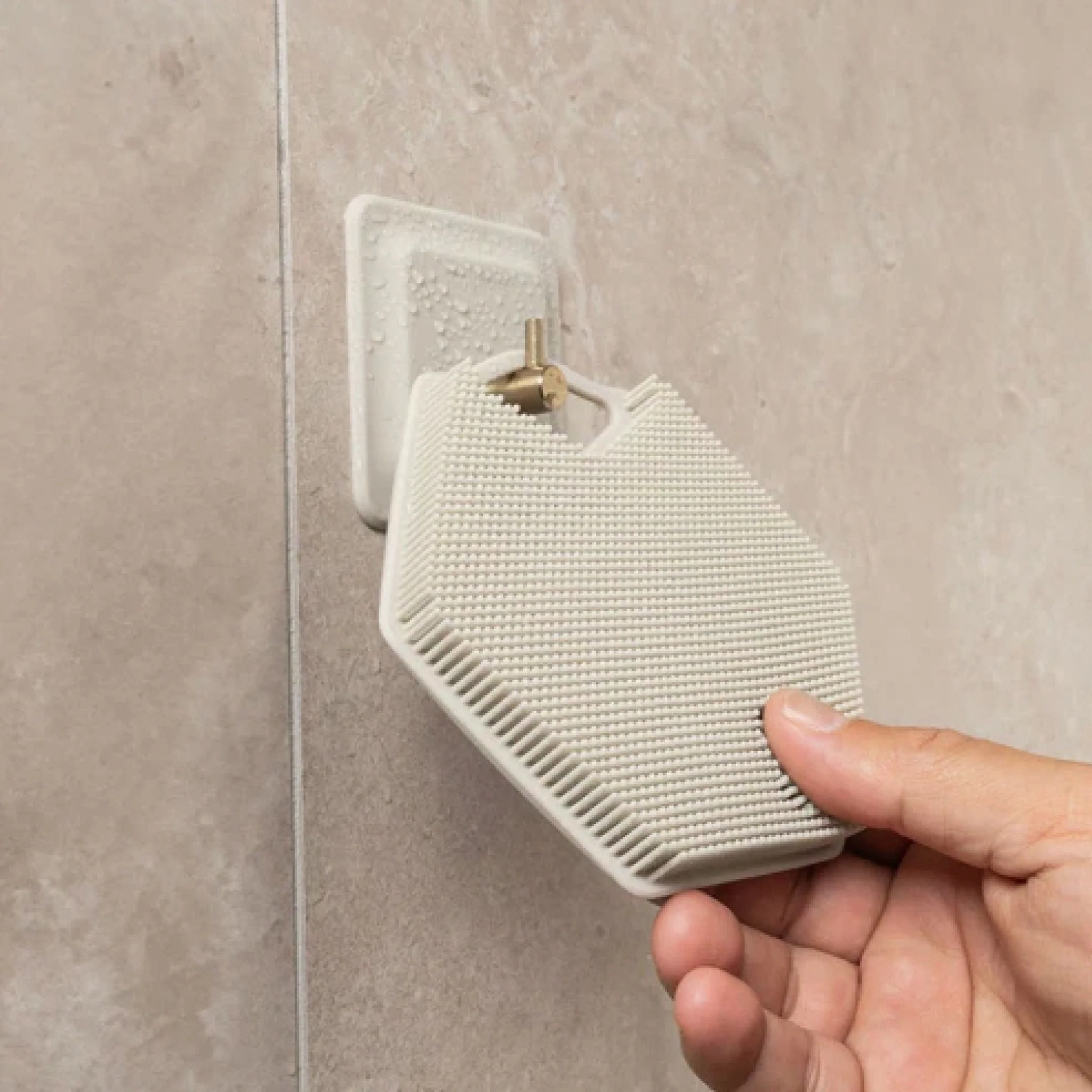 TOOLETRIES The Arnold Reusable Shower Hook, Sand - Image 3