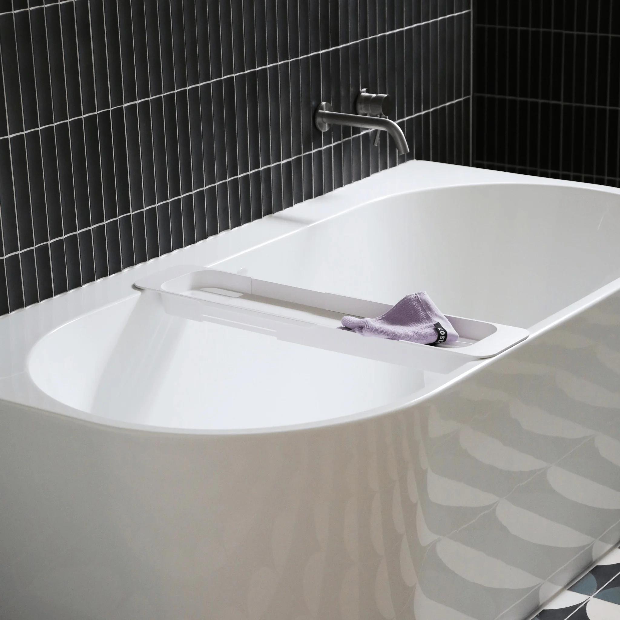 YAMAZAKI Tower Extendable Bath Tray, White - Image 4